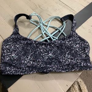 Lululemon free to be wild size 6